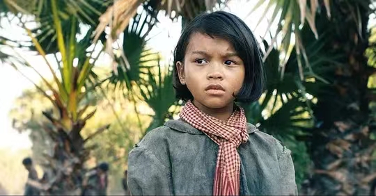 传记《他们先杀了我父亲：一个柬埔寨女儿的回忆录》解说文案-电影解说网